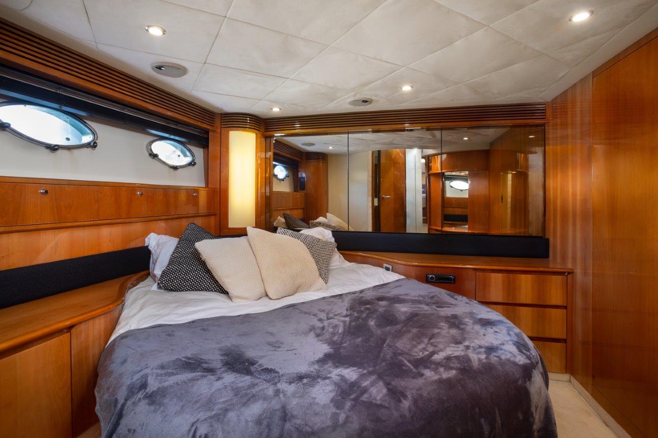 Princess V65 - LAYA - Owners cabin Laya - Yacht in Menorca - Client's Room