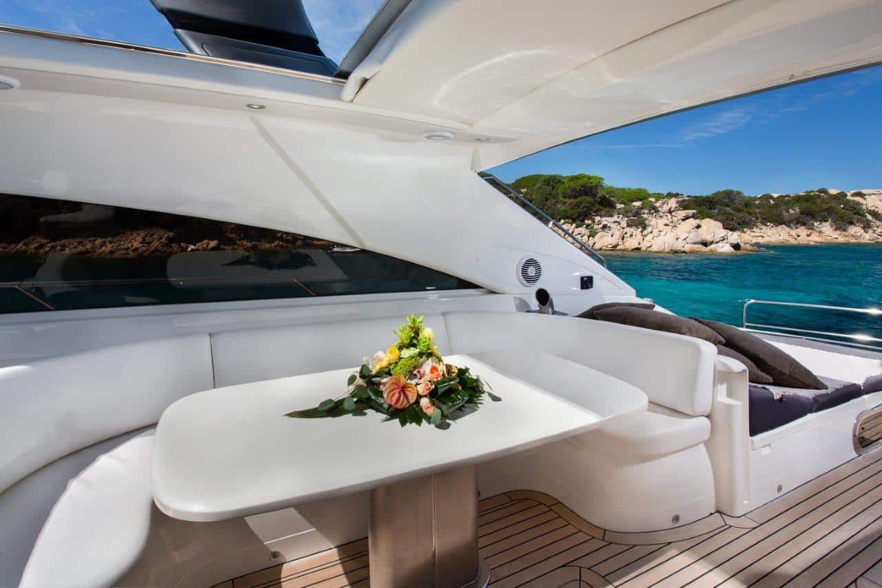 Princess V65 - LAYA - Deck 2 table Laya boat in Menorca